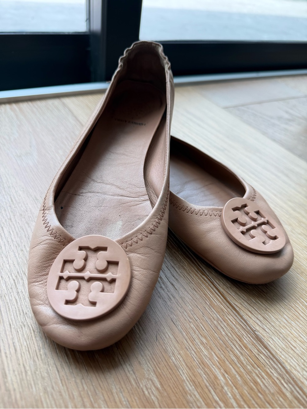 Tory Burch Women's Leather Ballet Flats in Blush Nude with Logo Medallion